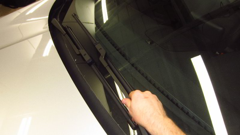 Ford-EcoSport-Windshield-Window-Wiper-Blades-Replacement-Guide-013