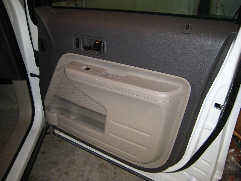 Ford-Edge-Front-Door-Speaker-Replacement-Guide-001