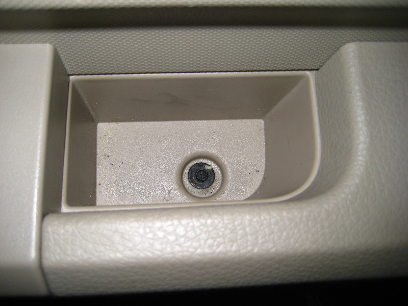 Ford-Edge-Front-Door-Speaker-Replacement-Guide-012