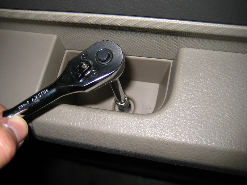 Ford-Edge-Front-Door-Speaker-Replacement-Guide-014