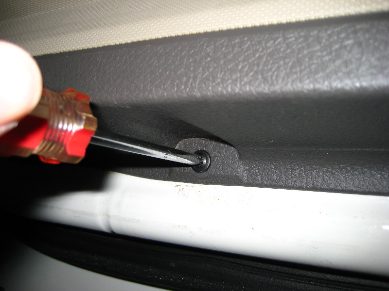 Ford-Edge-Front-Door-Speaker-Replacement-Guide-018