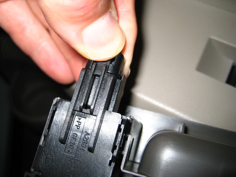 Ford-Edge-Front-Door-Speaker-Replacement-Guide-021