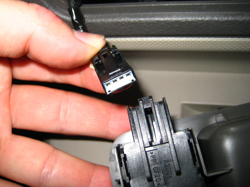 Ford-Edge-Front-Door-Speaker-Replacement-Guide-022