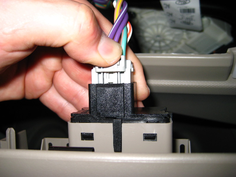 Ford-Edge-Front-Door-Speaker-Replacement-Guide-029