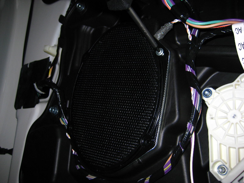 Ford-Edge-Front-Door-Speaker-Replacement-Guide-036