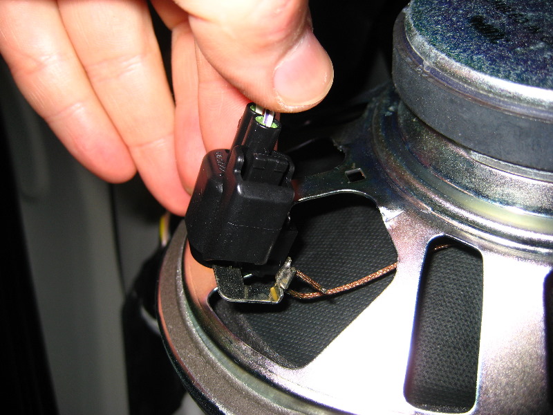 Ford-Edge-Front-Door-Speaker-Replacement-Guide-039