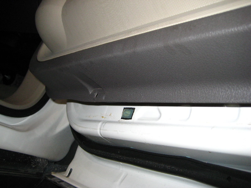 Ford-Edge-Power-Window-Motor-Replacement-Guide-023