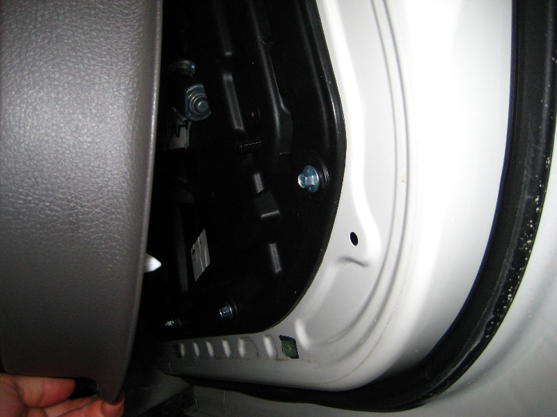 Ford-Edge-Power-Window-Motor-Replacement-Guide-024