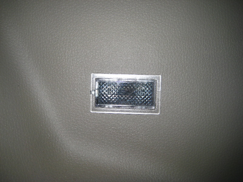 Ford-Edge-Rear-Cargo-Area-Light-Bulbs-Replacement-Guide-001