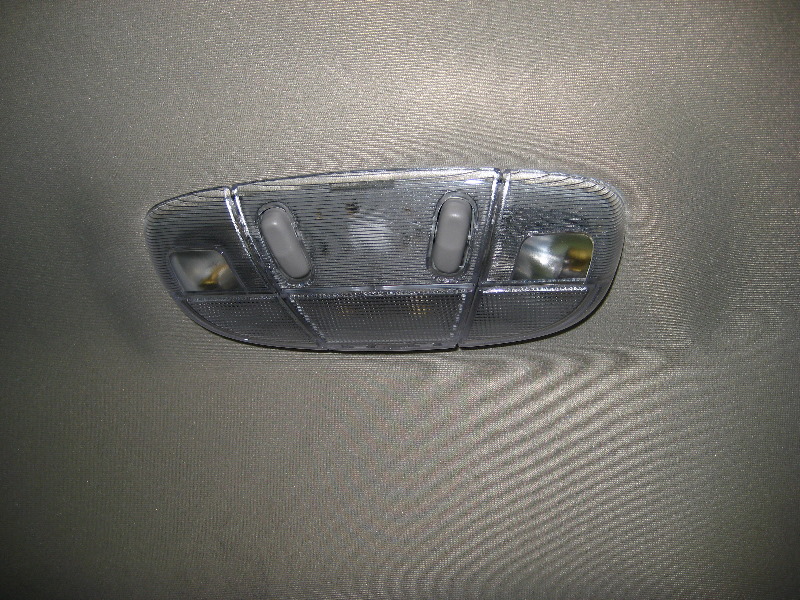 Ford-Edge-Rear-Dome-Light-Bulbs-Replacement-Guide-001