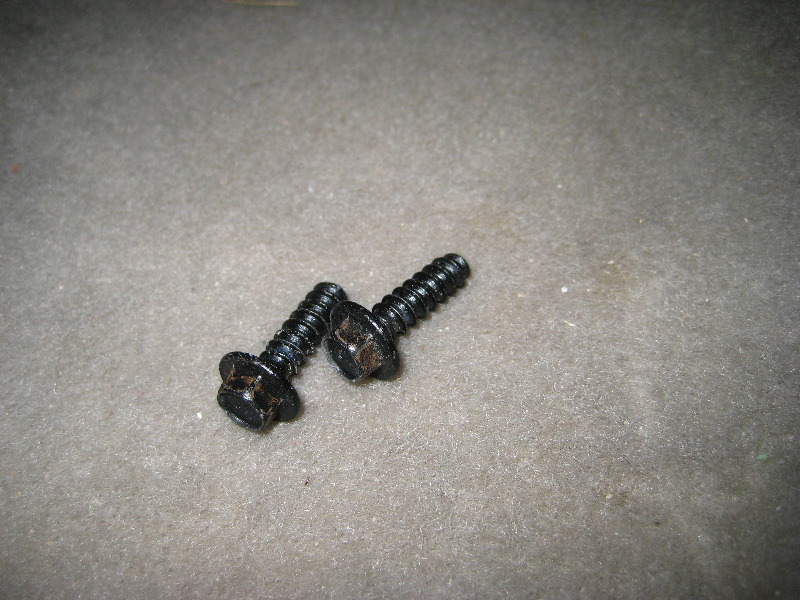 Ford-Edge-Tail-Light-Bulbs-Replacement-Guide-006