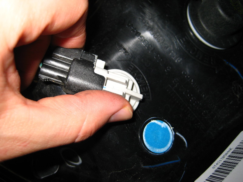 Ford-Edge-Tail-Light-Bulbs-Replacement-Guide-012