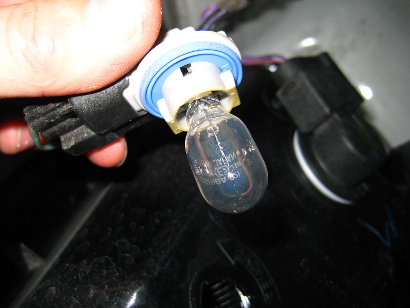 Replacing brake light bulb ford s-max #2