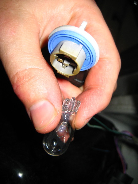 Ford-Edge-Tail-Light-Bulbs-Replacement-Guide-014