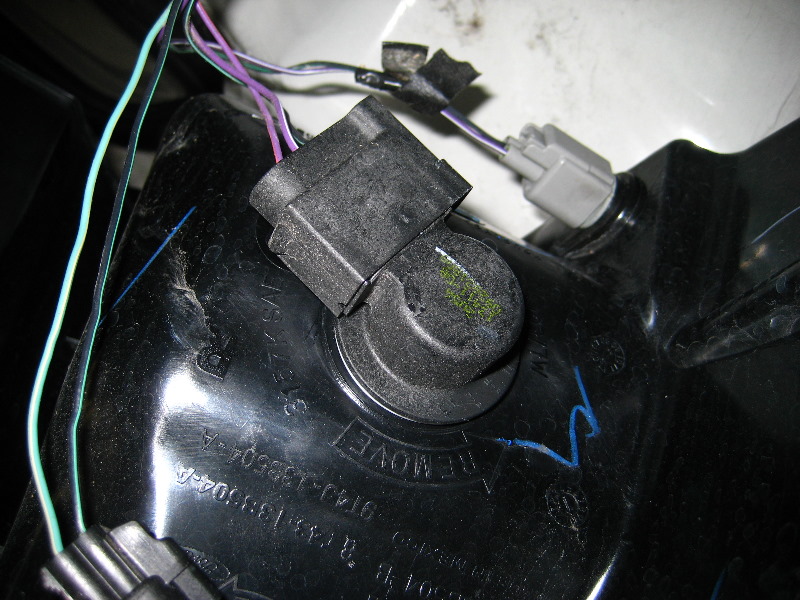 Ford-Edge-Tail-Light-Bulbs-Replacement-Guide-016