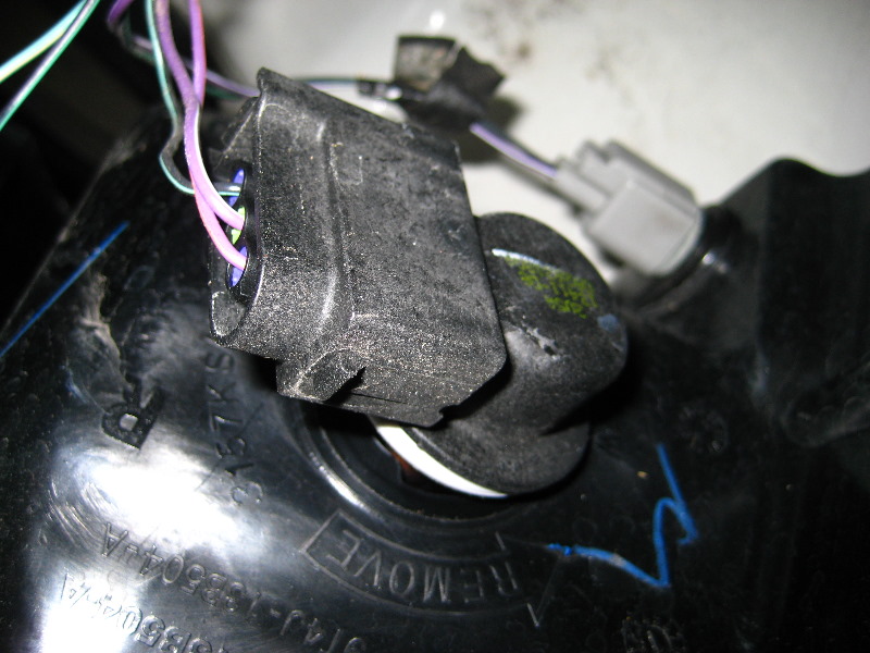 Ford-Edge-Tail-Light-Bulbs-Replacement-Guide-017