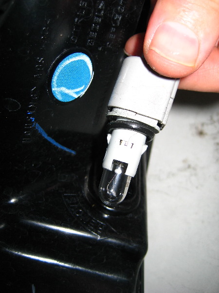 Ford-Edge-Tail-Light-Bulbs-Replacement-Guide-023