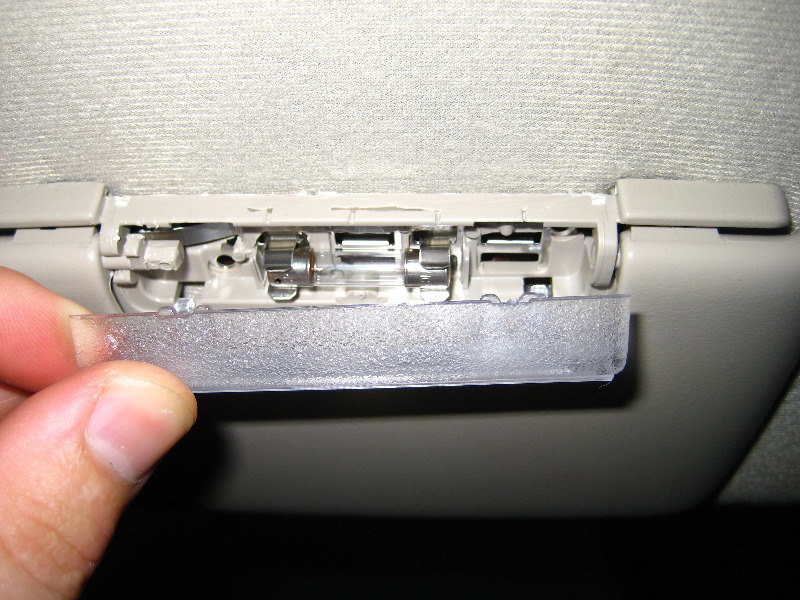 Ford-Edge-Vanity-Mirror-Light-Bulb-Replacement-Guide-006