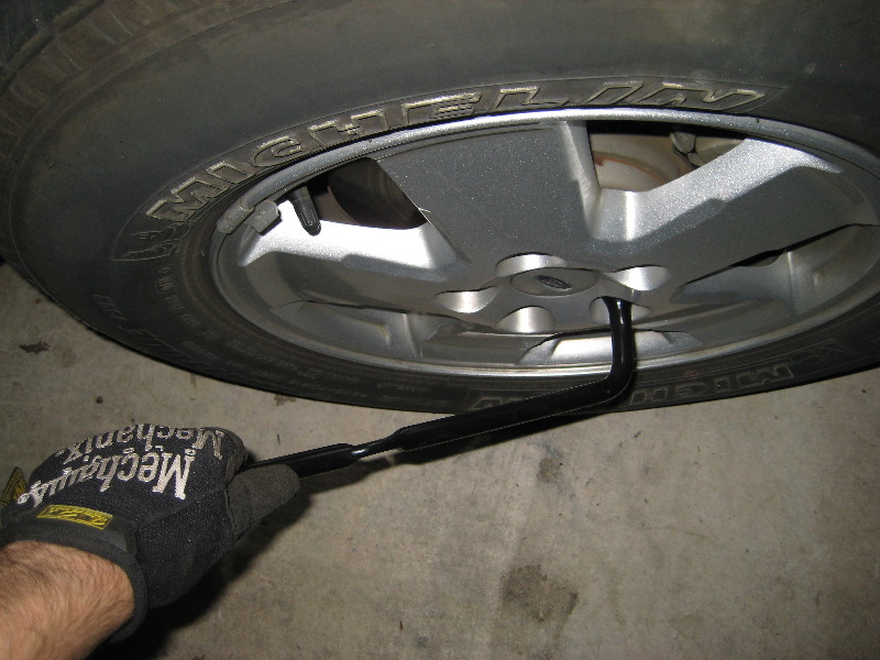 Ford-Escape-Front-Brake-Pads-Replacement-Guide-002