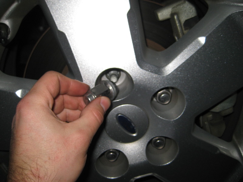 Ford-Escape-Front-Brake-Pads-Replacement-Guide-003