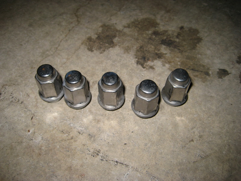 Ford-Escape-Front-Brake-Pads-Replacement-Guide-004