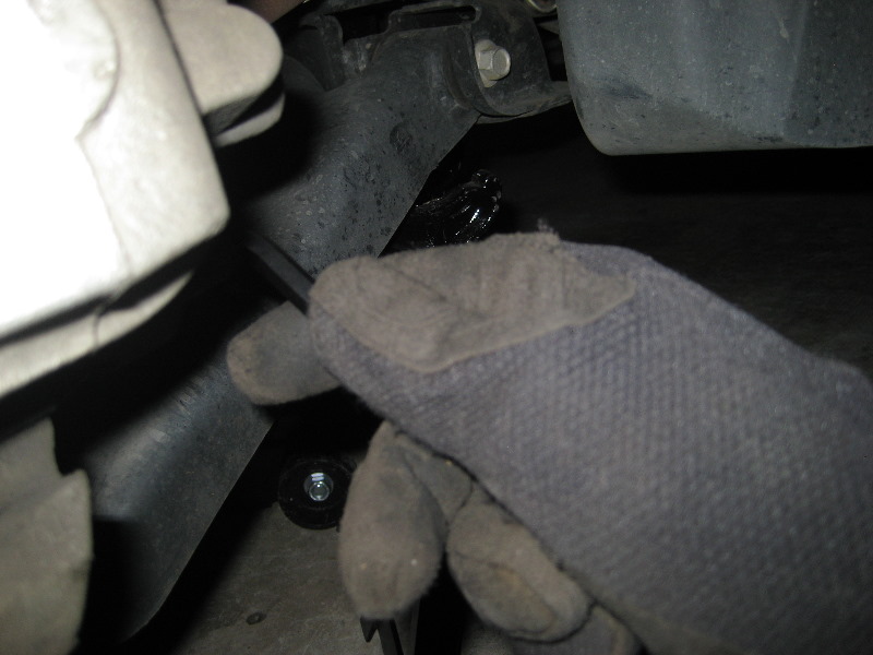 Ford-Escape-Front-Brake-Pads-Replacement-Guide-013