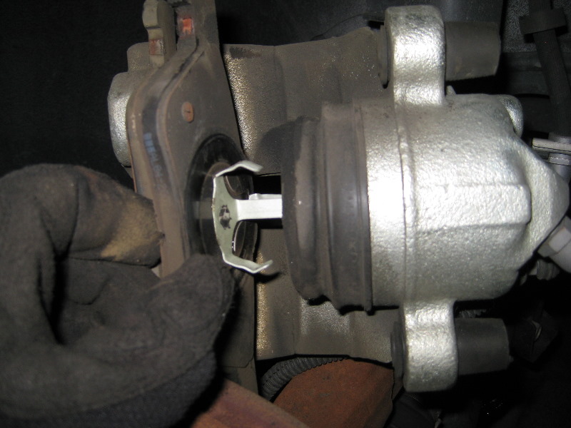 Ford-Escape-Front-Brake-Pads-Replacement-Guide-023