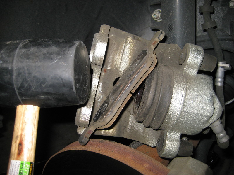 Ford-Escape-Front-Brake-Pads-Replacement-Guide-024