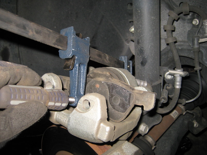 Ford-Escape-Front-Brake-Pads-Replacement-Guide-025