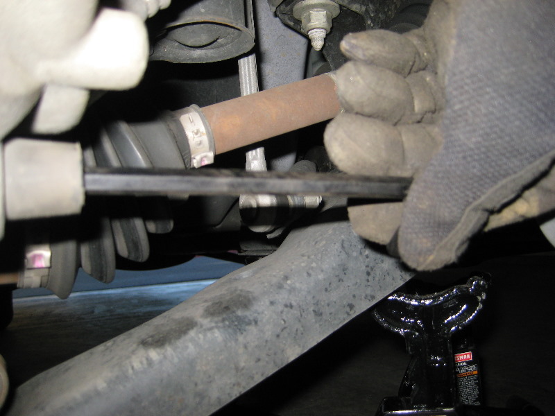 Ford-Escape-Front-Brake-Pads-Replacement-Guide-034