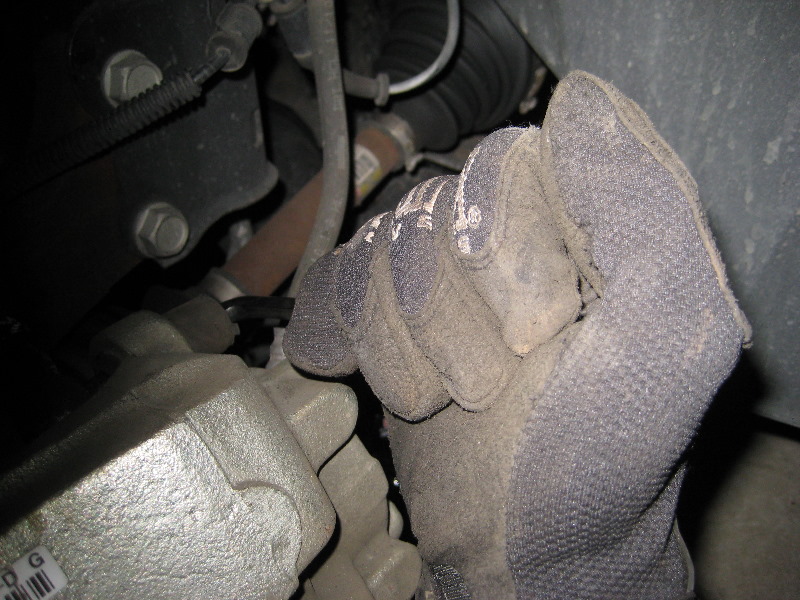 Ford-Escape-Front-Brake-Pads-Replacement-Guide-035