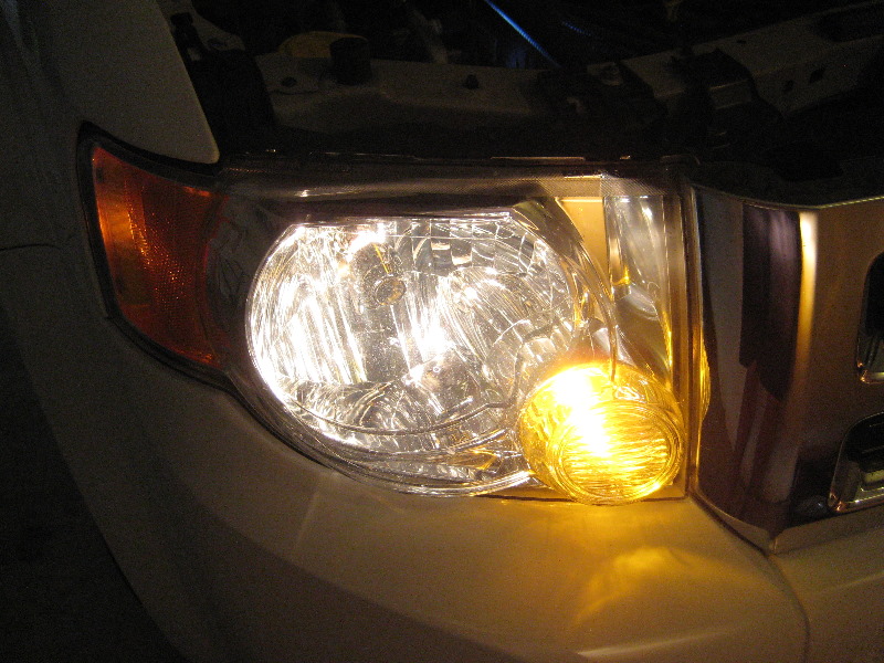 2008 Ford escape headlight bulb size