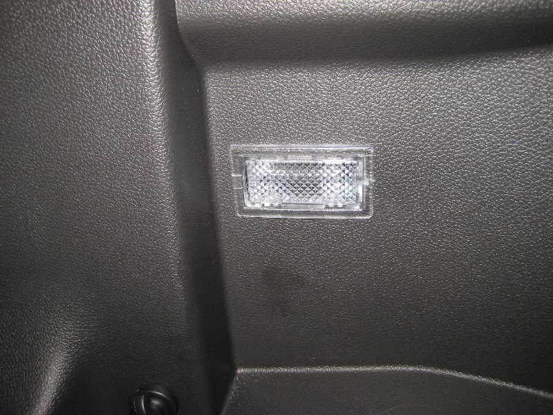 Ford-Explorer-Cargo-Area-Light-Bulb-Replacement-Guide-001