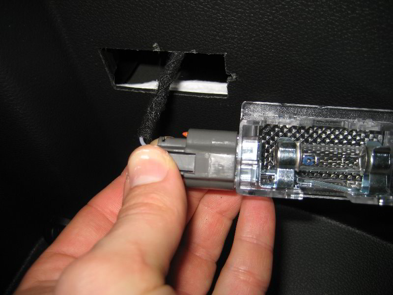 Ford-Explorer-Cargo-Area-Light-Bulb-Replacement-Guide-004