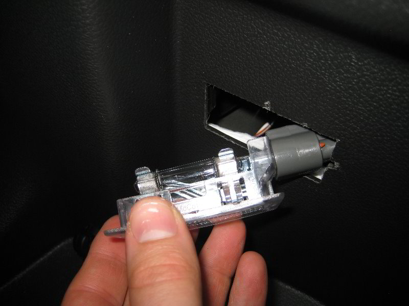 Ford-Explorer-Cargo-Area-Light-Bulb-Replacement-Guide-009