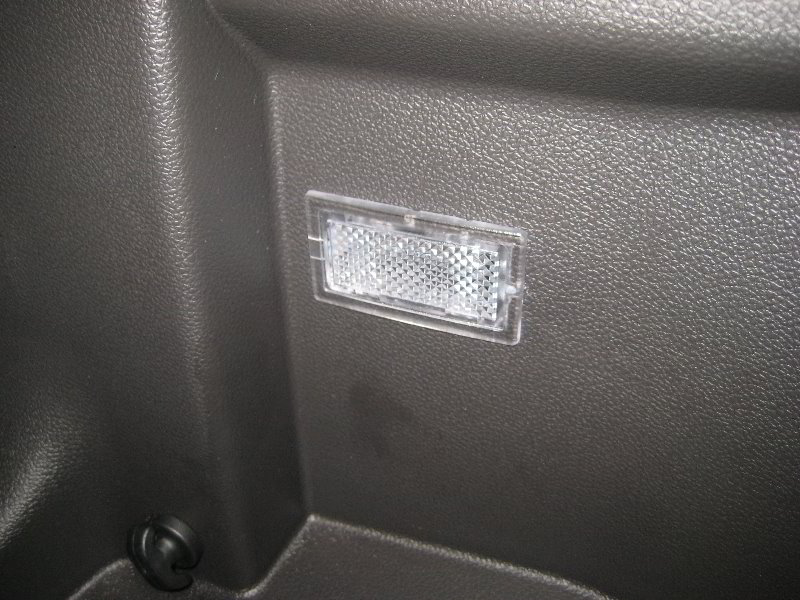 Ford-Explorer-Cargo-Area-Light-Bulb-Replacement-Guide-011