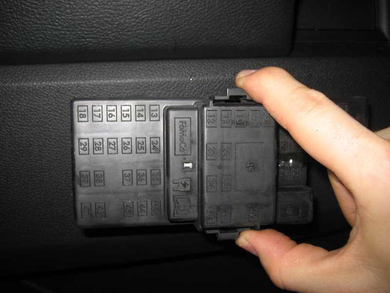Ford-Explorer-Electrical-Fuse-Replacement-Guide-010