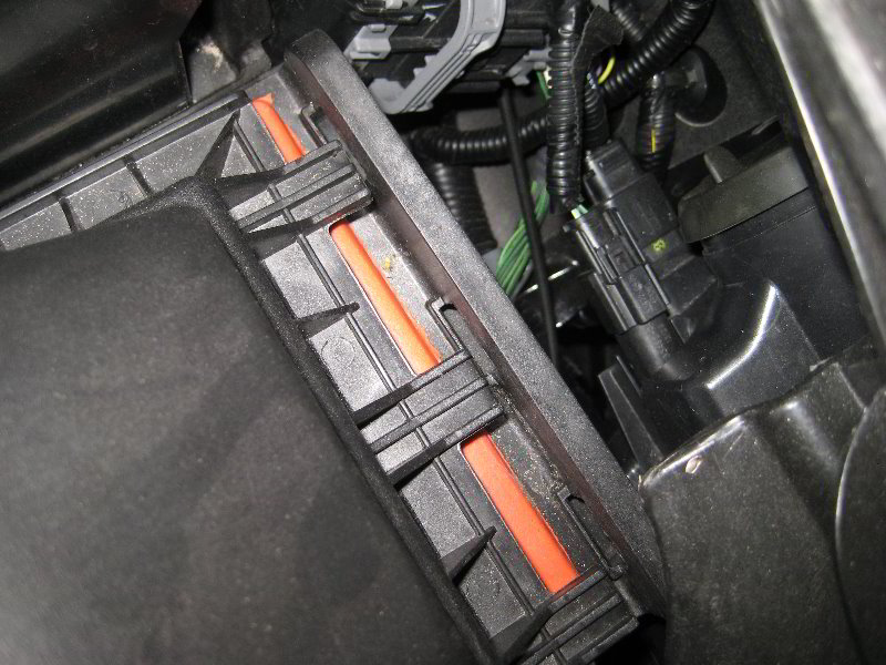 Ford-Explorer-Engine-Air-Filter-Replacement-Guide-012