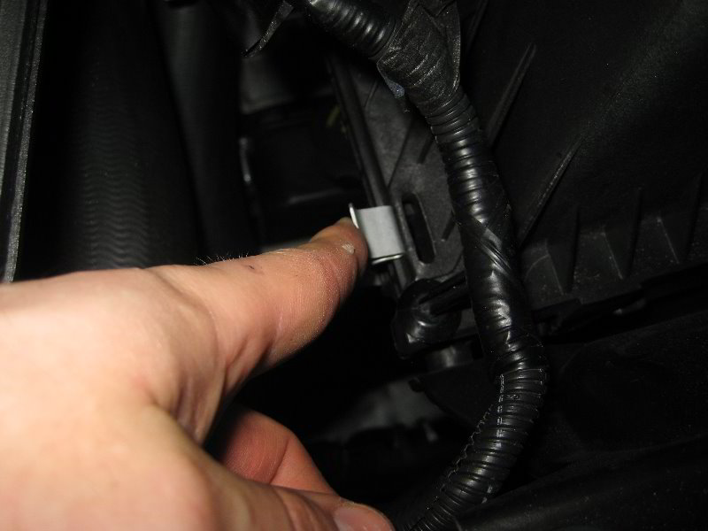 Ford-Explorer-Engine-Air-Filter-Replacement-Guide-013