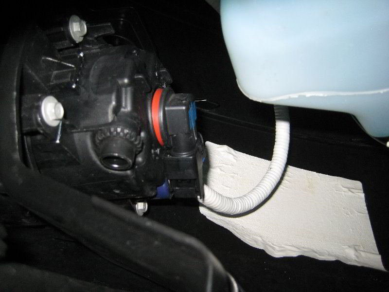 Ford-Explorer-Fog-Light-Bulbs-Replacement-Guide-003