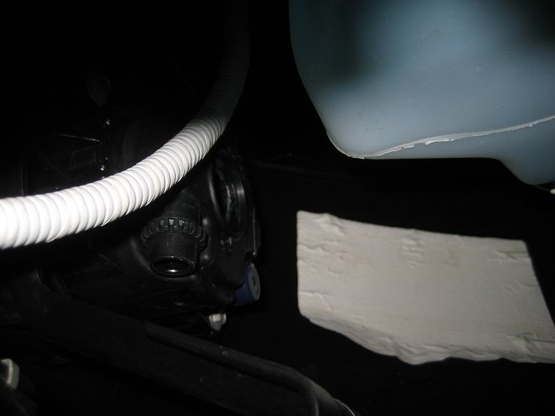 Ford-Explorer-Fog-Light-Bulbs-Replacement-Guide-007