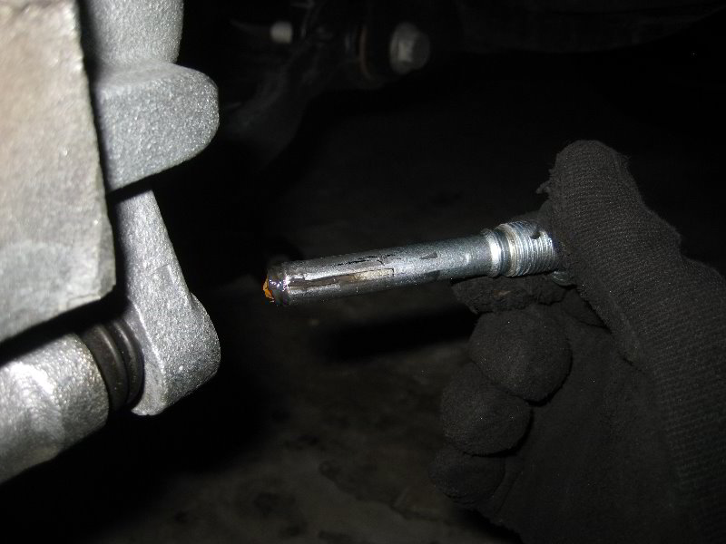 Ford-Explorer-Front-Brake-Pads-Replacement-Guide-011