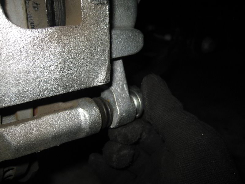 Ford-Explorer-Front-Brake-Pads-Replacement-Guide-028