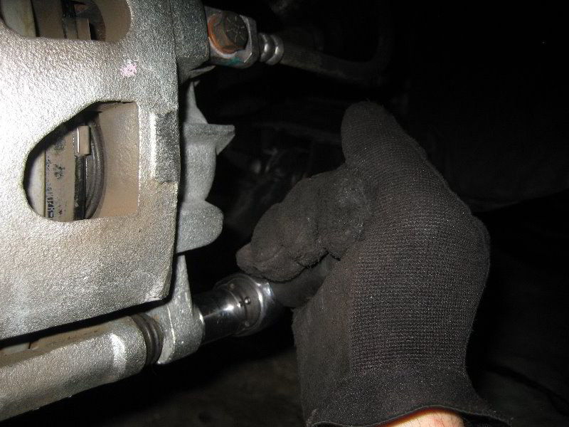 Ford-Explorer-Front-Brake-Pads-Replacement-Guide-029