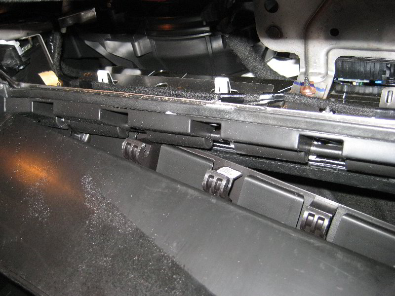 Ford-Explorer-HVAC-Cabin-Air-Filter-Replacement-Guide-011