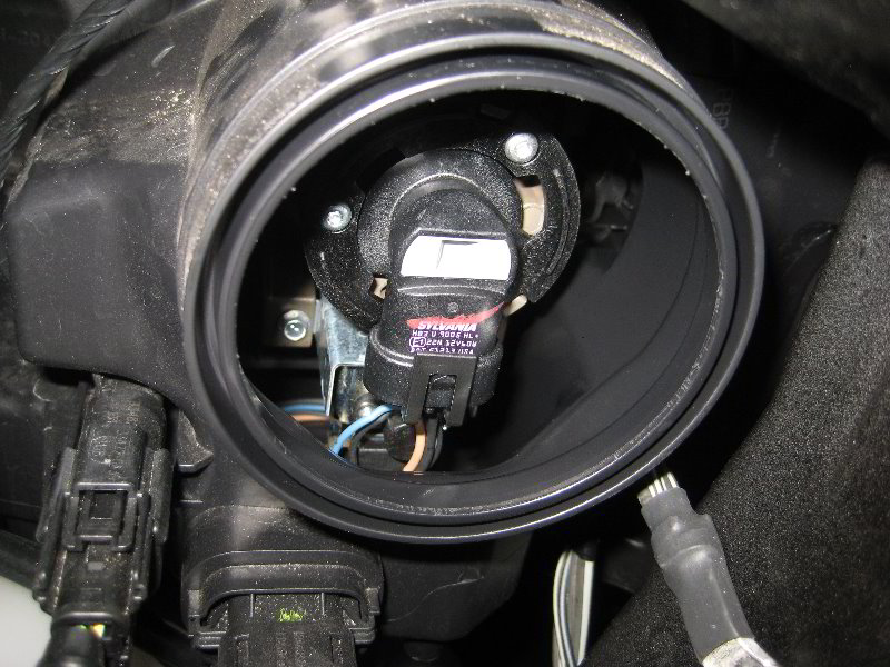 Ford-Explorer-Headlight-Bulbs-Replacement-Guide-004