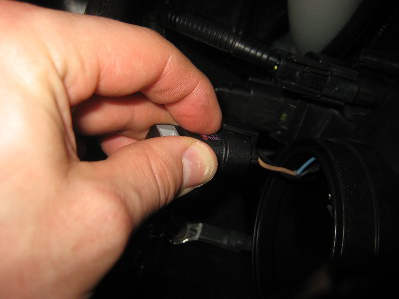 Ford-Explorer-Headlight-Bulbs-Replacement-Guide-007