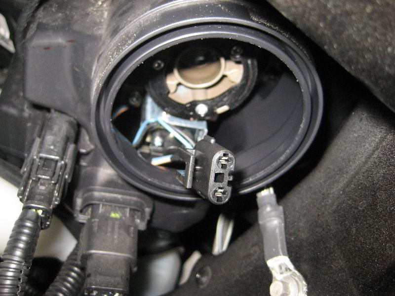 Ford-Explorer-Headlight-Bulbs-Replacement-Guide-008