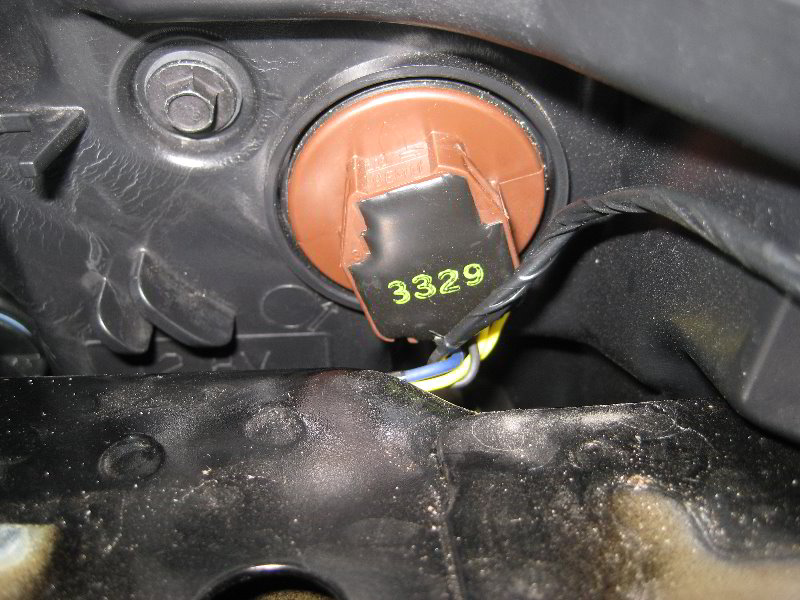 Ford-Explorer-Headlight-Bulbs-Replacement-Guide-021