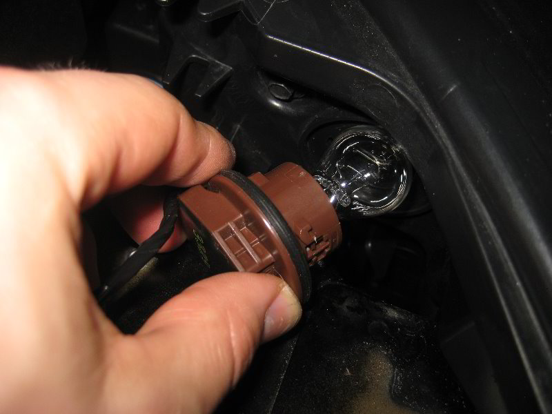 Ford-Explorer-Headlight-Bulbs-Replacement-Guide-027